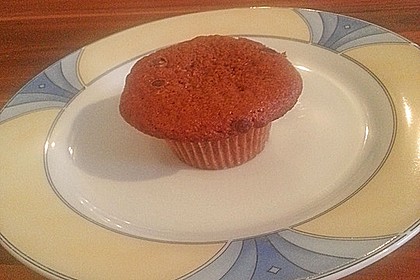 Schokoladenmuffins mit einem Marshmallowhut 93