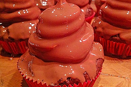 Schokoladenmuffins mit einem Marshmallowhut 84