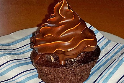 Schokoladenmuffins mit einem Marshmallowhut 4