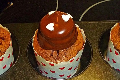 Schokoladenmuffins mit einem Marshmallowhut 87
