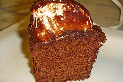 Schokoladenmuffins mit einem Marshmallowhut 91