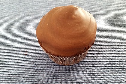 Schokoladenmuffins mit einem Marshmallowhut 69