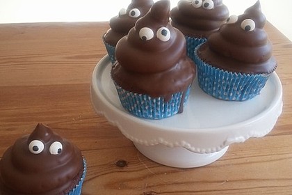 Schokoladenmuffins mit einem Marshmallowhut 3