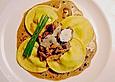 Albertos  Mangold-Ravioli mit Chickenwings und Shiitake-Pilze