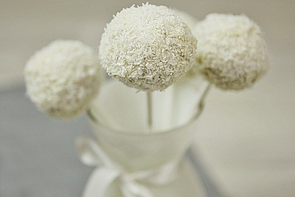 Coconut Cake Pops 3