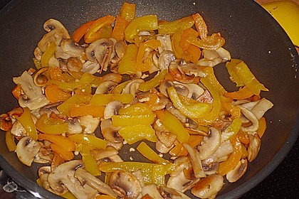 Gyros Spezial &uuml;berbacken mit Paprika in Metaxaso&szlig;e