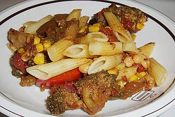 Makkaroni mit Gemüsesoße