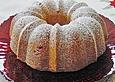 Vanillegugelhupf mit Amarena-Kirschen