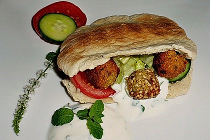 Schnelle Falafel in Pitabrot 1