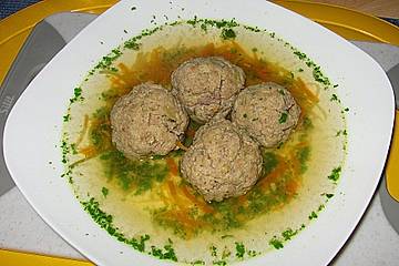 Kräuter-Leberknödel-Suppe