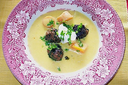 Kohlrabicremesuppe mit Fleischkl&ouml;&szlig;chen 3