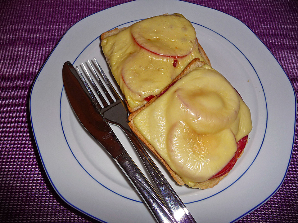 Überbackener Toast mit Schinken, Gurke und Tomate (Rezept mit Bild ...