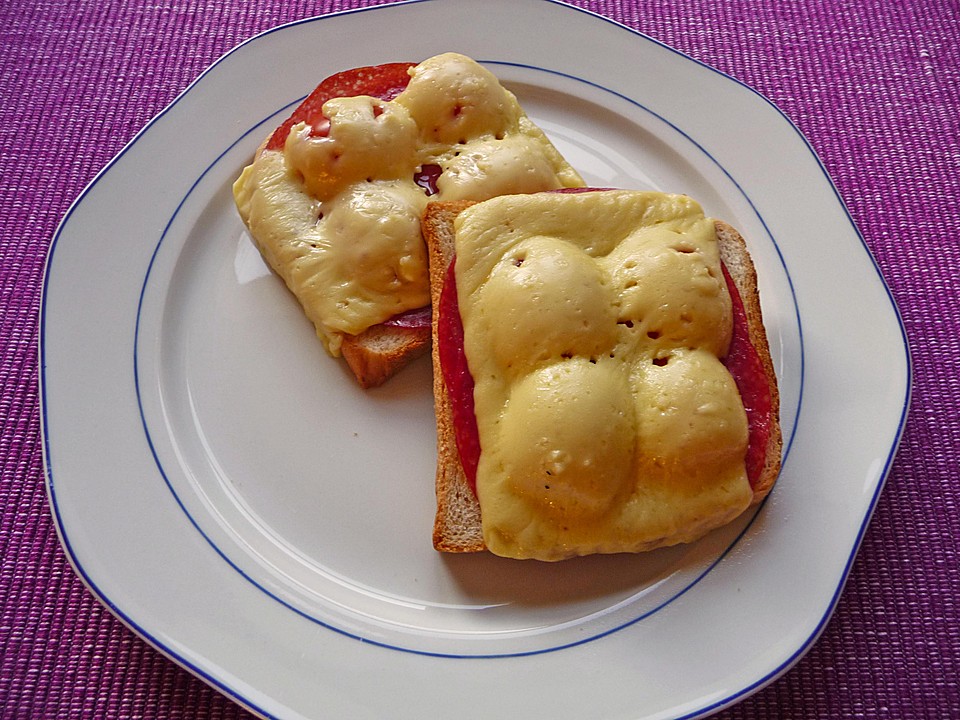 Überbackener Toast mit Schinken, Gurke und Tomate (Rezept mit Bild ...