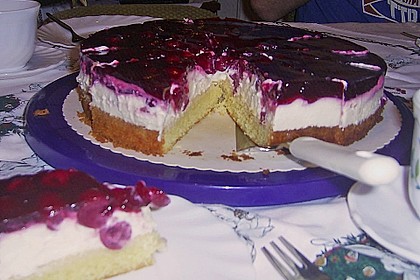 Joghurt-Sahne-Torte mit Früchten 12