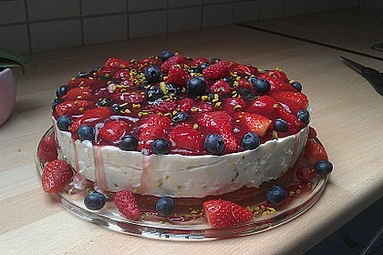 Joghurt-Sahne-Torte mit Früchten 1