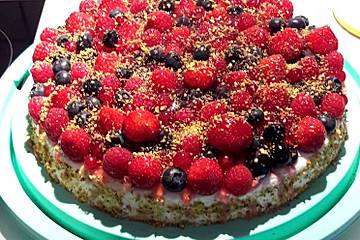 Joghurt-Sahne-Torte mit Früchten