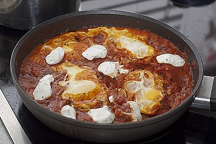 Eier in Tomatensugo 15