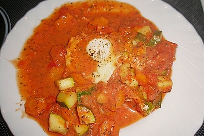 Eier in Tomatensugo 12