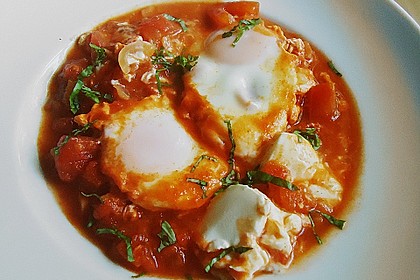 Eier in Tomatensugo