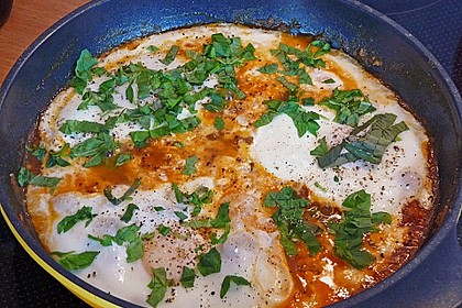Eier in Tomatensugo 10