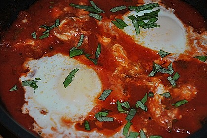 Eier in Tomatensugo 17