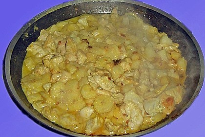 H&auml;hnchenkeulen mit Banane und Ananas