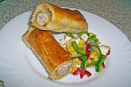 Bratwurst in Bl&auml;tterteig