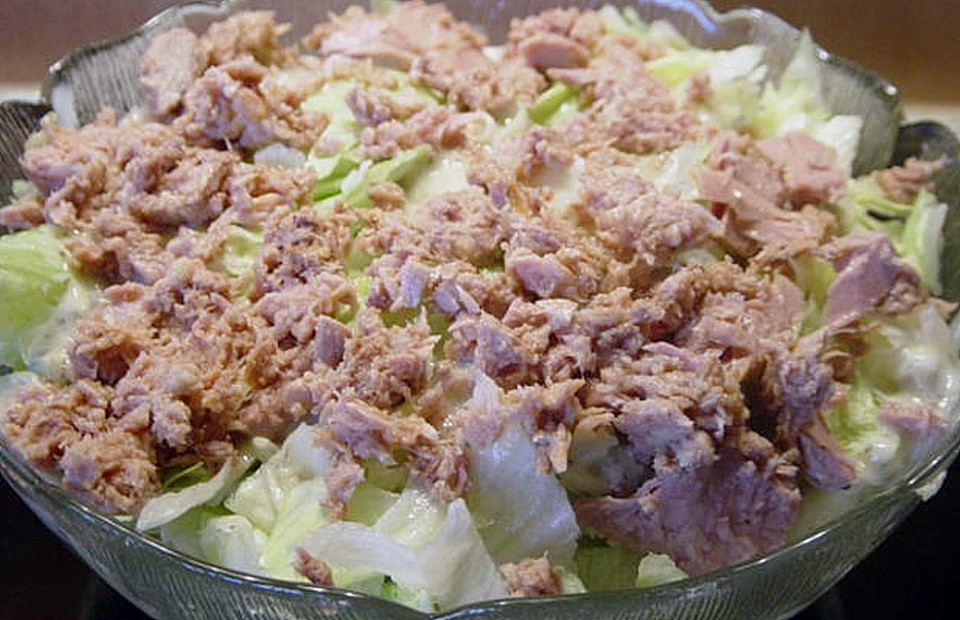 Eisbergsalat mit Thunfisch (Rezept mit Bild) von Sabrina Neubauer ...