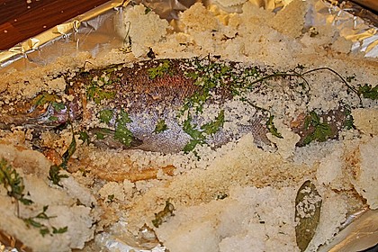 Lachsforelle in der Salzkruste auf Rucola-Kartoffel-P&uuml;ree 4