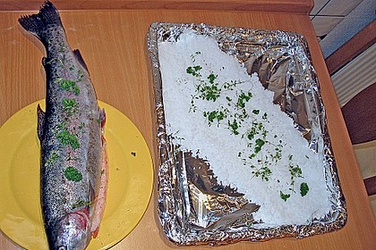 Lachsforelle in der Salzkruste auf Rucola-Kartoffel-P&uuml;ree 2