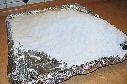 Lachsforelle in der Salzkruste auf Rucola-Kartoffel-P&uuml;ree 1
