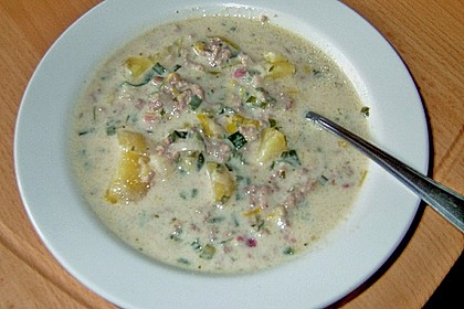 K&auml;sesuppe mit Hackfleisch