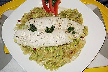 Fischfilet auf Chinakohl