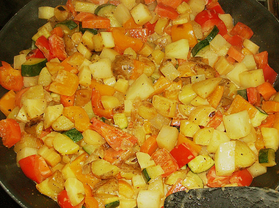 Herbstliche Kartoffel - Gemüse Pfanne mit Pastinaken (Rezept mit Bild ...