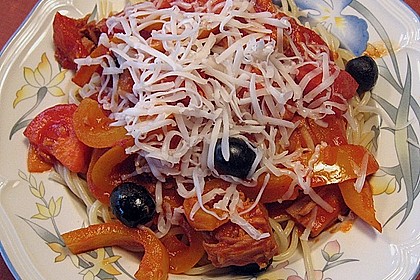 Spaghetti mit Tomaten - Thunfischsauce 4