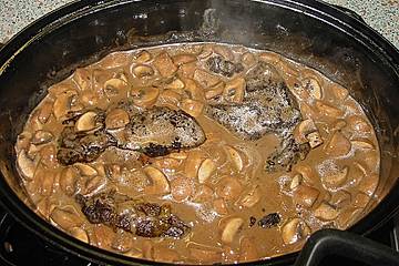Wildschweinbraten mit Waldpilzen