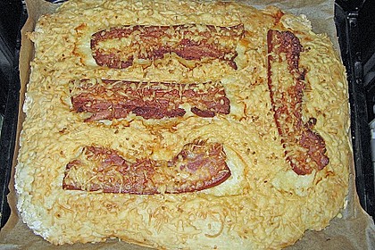 Fladenbrot mit Speck und K&auml;se