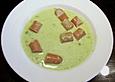 Erbsensuppe mit Wurst und knusprigen Brotw&uuml;rfeln
