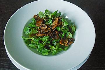 Feldsalat an Champignons