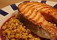 Lachs-Steaks mit Thymian-Mais und roter Buttersauce