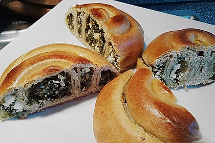Griechische gef&uuml;llte Pita mit Spinat und Schafsk&auml;se