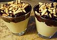 Wei&szlig;e Schoko-Mousse mit Cranberry-Kompott