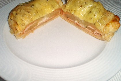 Bl&auml;tterteigtascherl nach Art von Pizza *Hawaii* 4