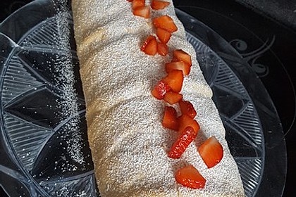 Biskuitrolle mit Erdbeerfüllung 12