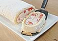 Biskuitrolle mit Erdbeerf&uuml;llung