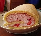 Biskuitrolle mit Erdbeerf&uuml;llung (Bild)