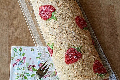 Biskuitrolle mit Erdbeerfüllung 4