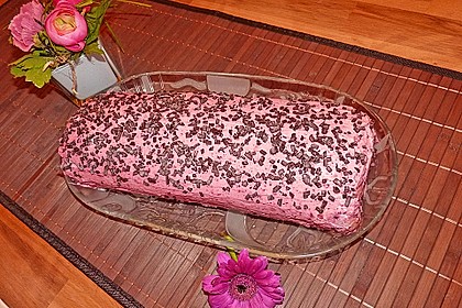 Biskuitrolle mit Erdbeerfüllung 32