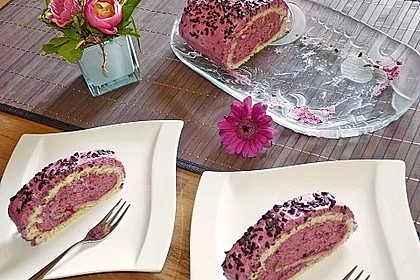 Biskuitrolle mit Erdbeerfüllung 14