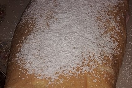 Biskuitrolle mit Erdbeerfüllung 53